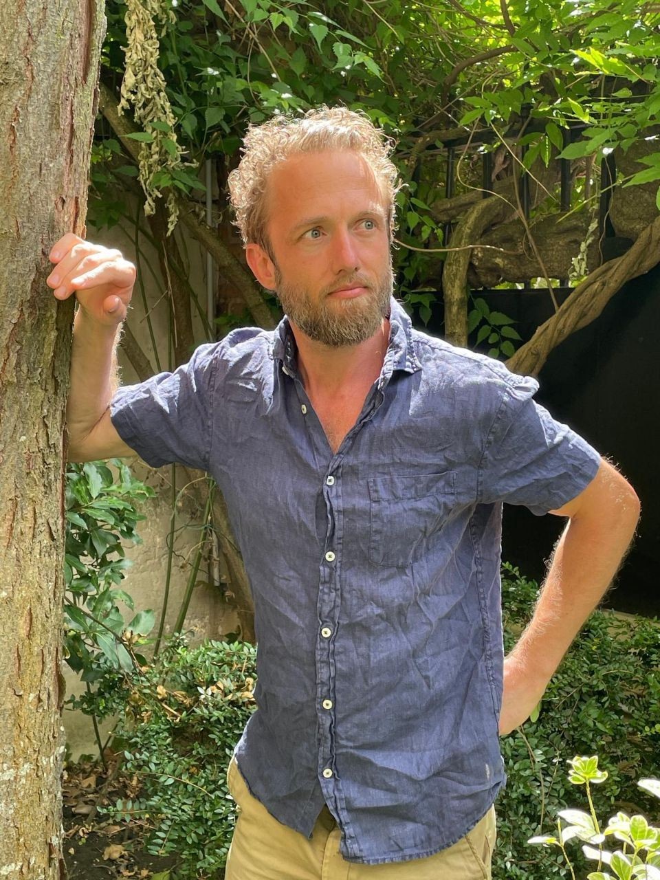 J'ai pendant dans longtemps guidé les curieux de la nature. Aujourd'hui mon intention profonde est de vous aider à retrouver votre propre nature.  D'incarner le guide que j'aurais aimé rencontrer pour que vous trouviez Votre chemin unique.